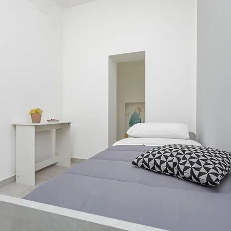 فندق مبيت وإفطار Pm House 3*